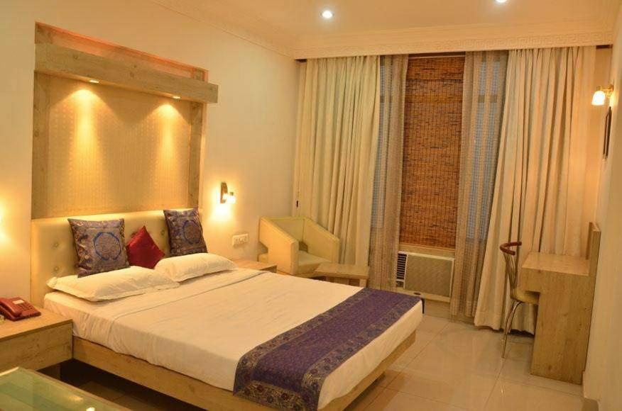 Rass Hotel Kanpur Exterior foto