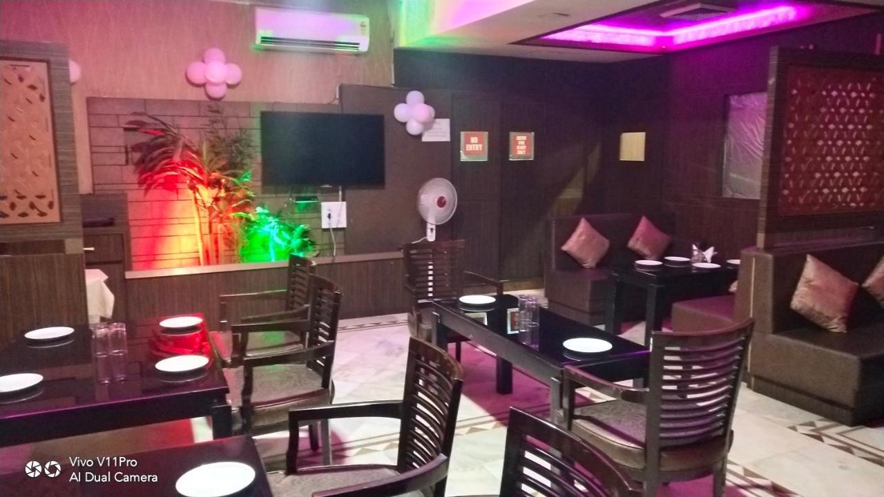 Rass Hotel Kanpur Exterior foto