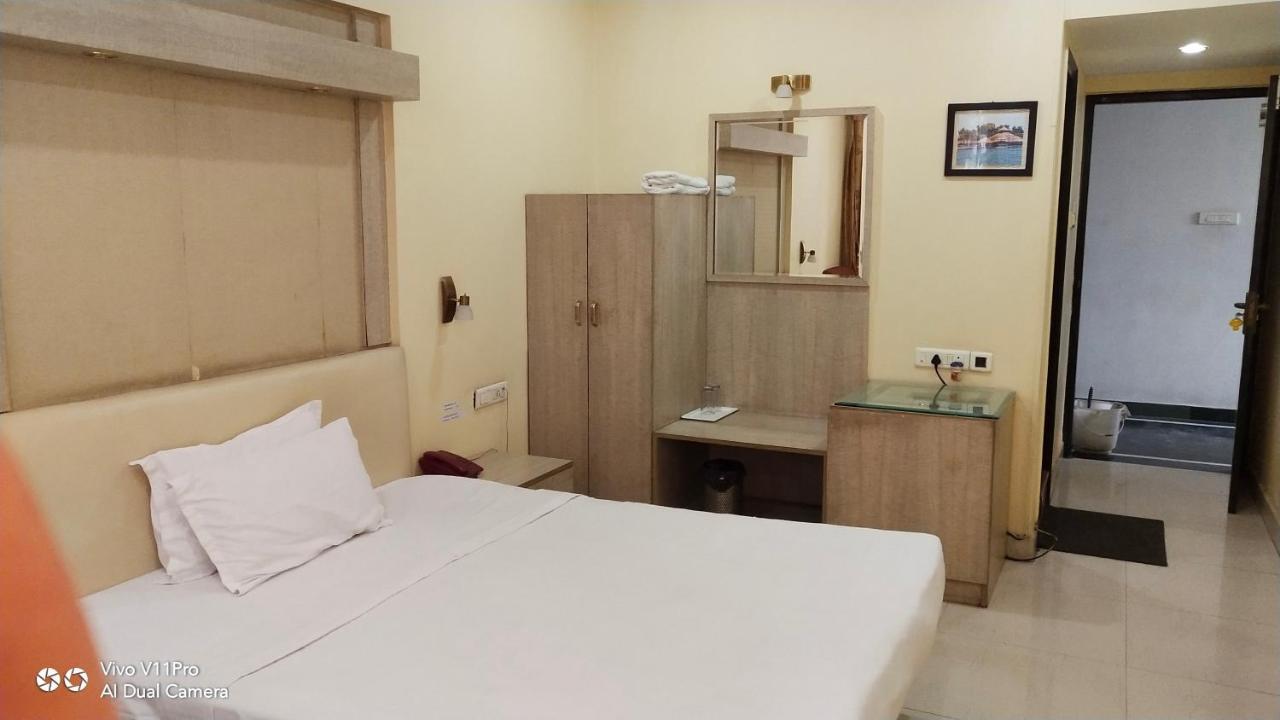 Rass Hotel Kanpur Exterior foto