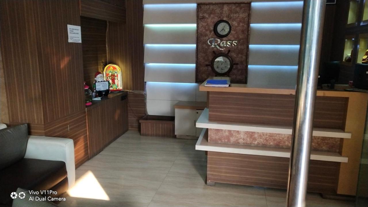 Rass Hotel Kanpur Exterior foto